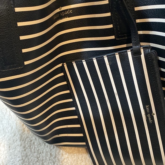 Beautiful like new black and white striped tote bag - Picture 2 of 5